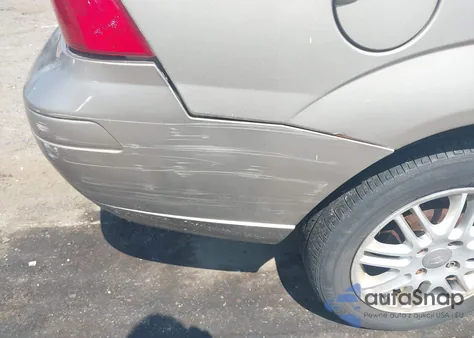 2005 Ford Focus Zx4 z USA, uszkodzony, nr VIN 1FAFP34N75W185820